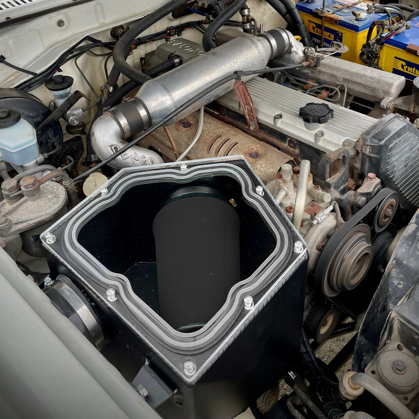 Toyota LandCruiser HDJ/HZJ79 Pod Filter Airbox