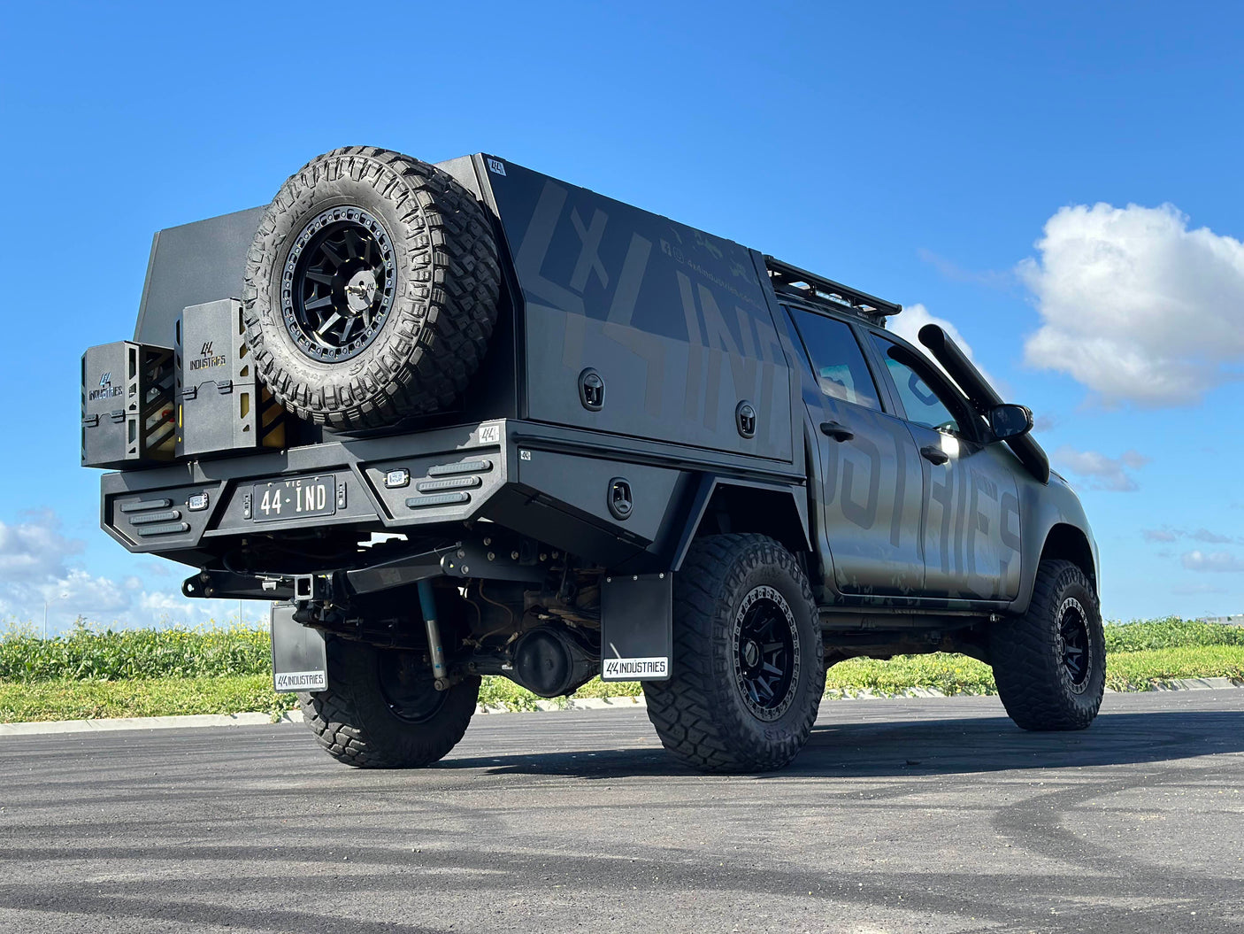 840mm Tapered Under Tray Toolbox (Pair) Black