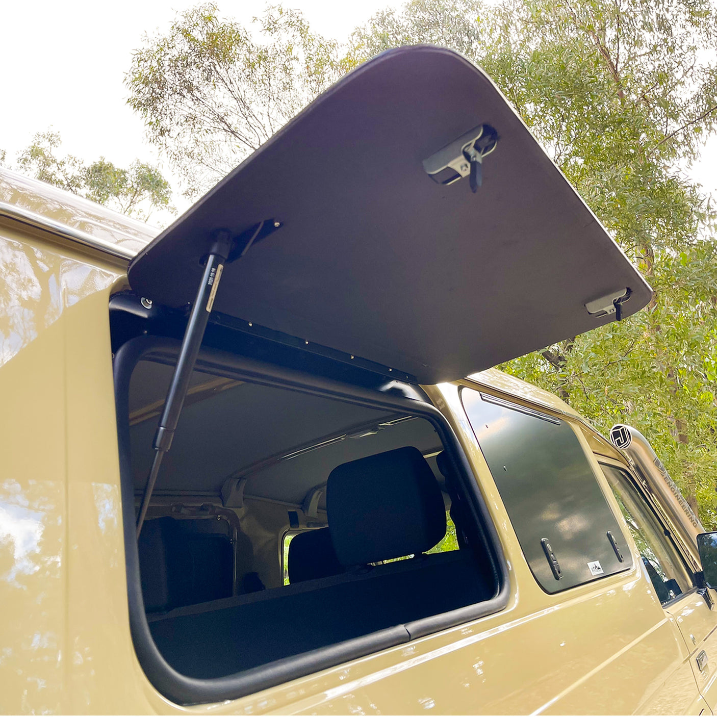 Toyota Landcruiser Troopcarrier 75 & 78 Series Lift Up Window