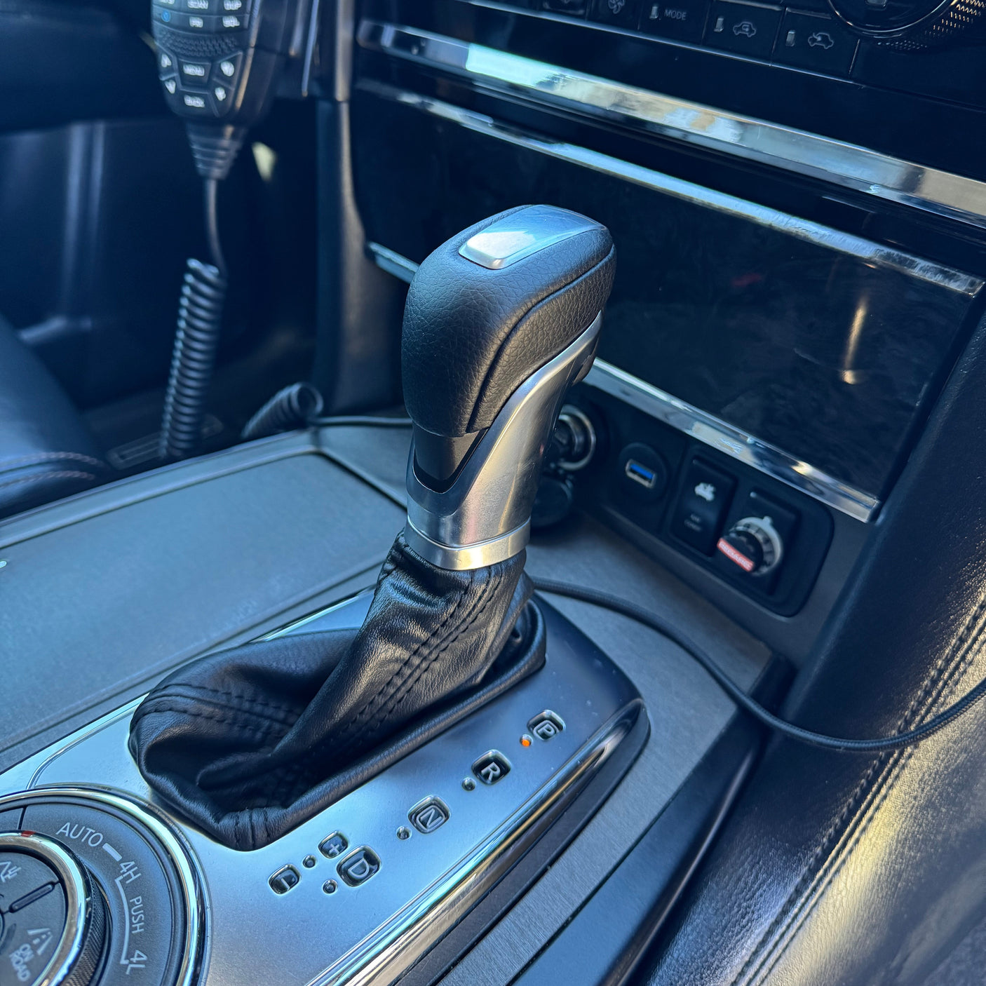 Nissan Y62 Shift Knob Black & Silver 2013-2024